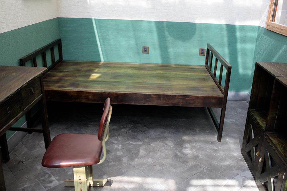 实木家具工厂 老榆木家具 老门板家具 仿古做旧家具 实木家具工厂 老榆木家具 老门板家具 仿古做旧家具