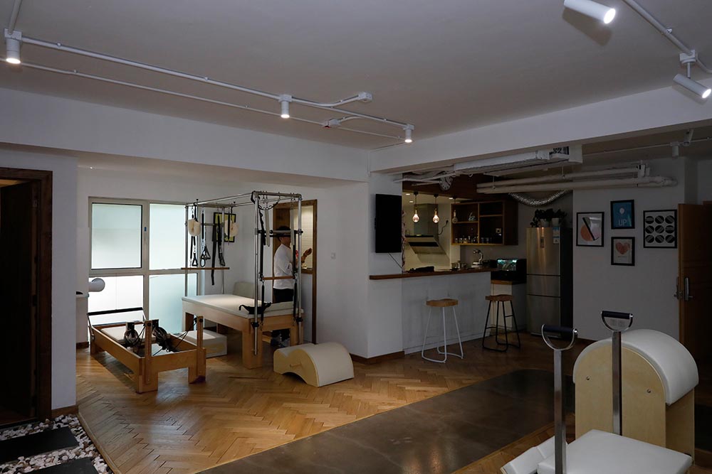 实木家具工厂 老榆木家具 老门板家具 仿古做旧家具 实木家具工厂 老榆木家具 老门板家具 仿古做旧家具