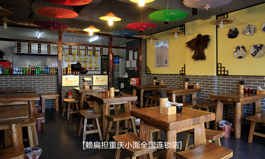  项目案例  赖扁担 重庆小面 实木家具 餐桌椅 餐桌 餐椅 餐凳 老榆木 老门板 品牌家具 